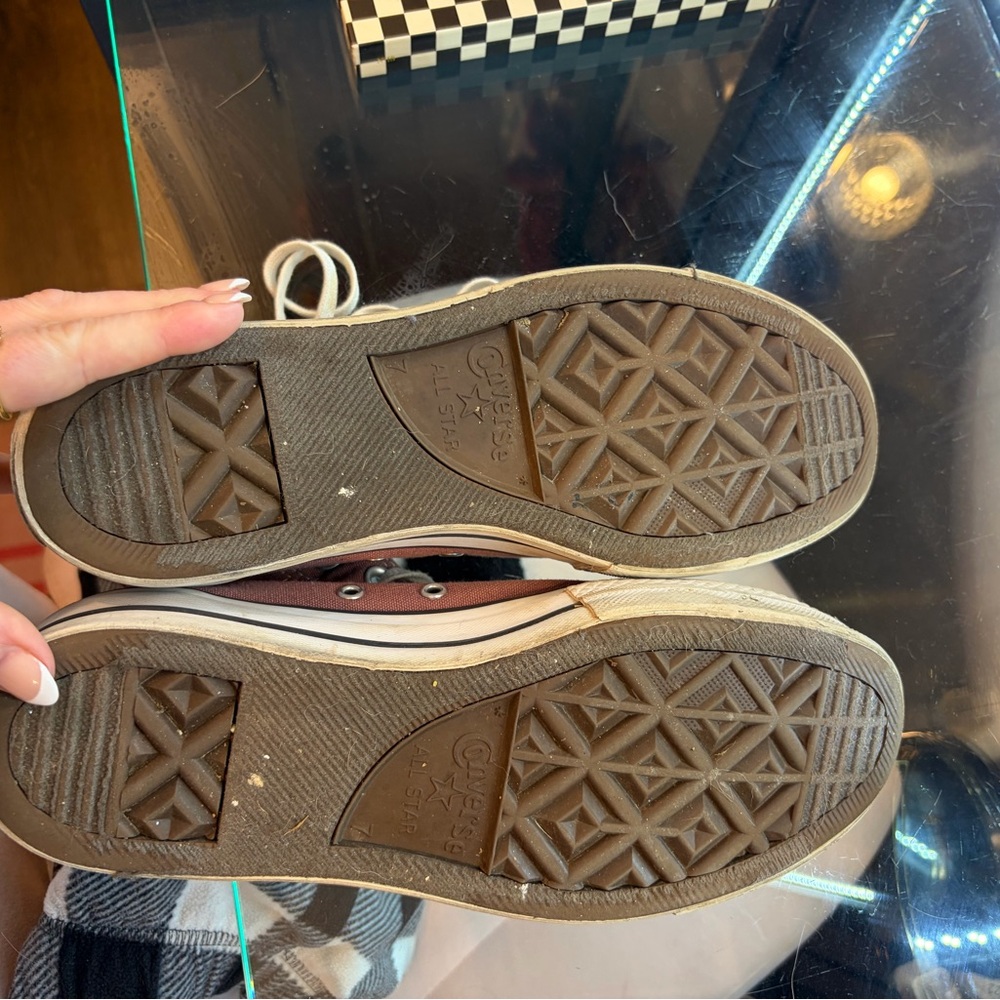 Converse - Picture 2 of 4